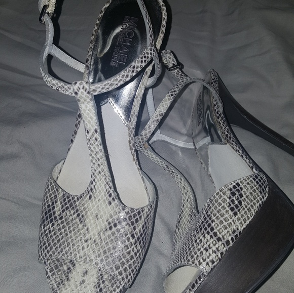 MICHAEL Michael Kors Felicia Python-Embossed Leath - Picture 3 of 6